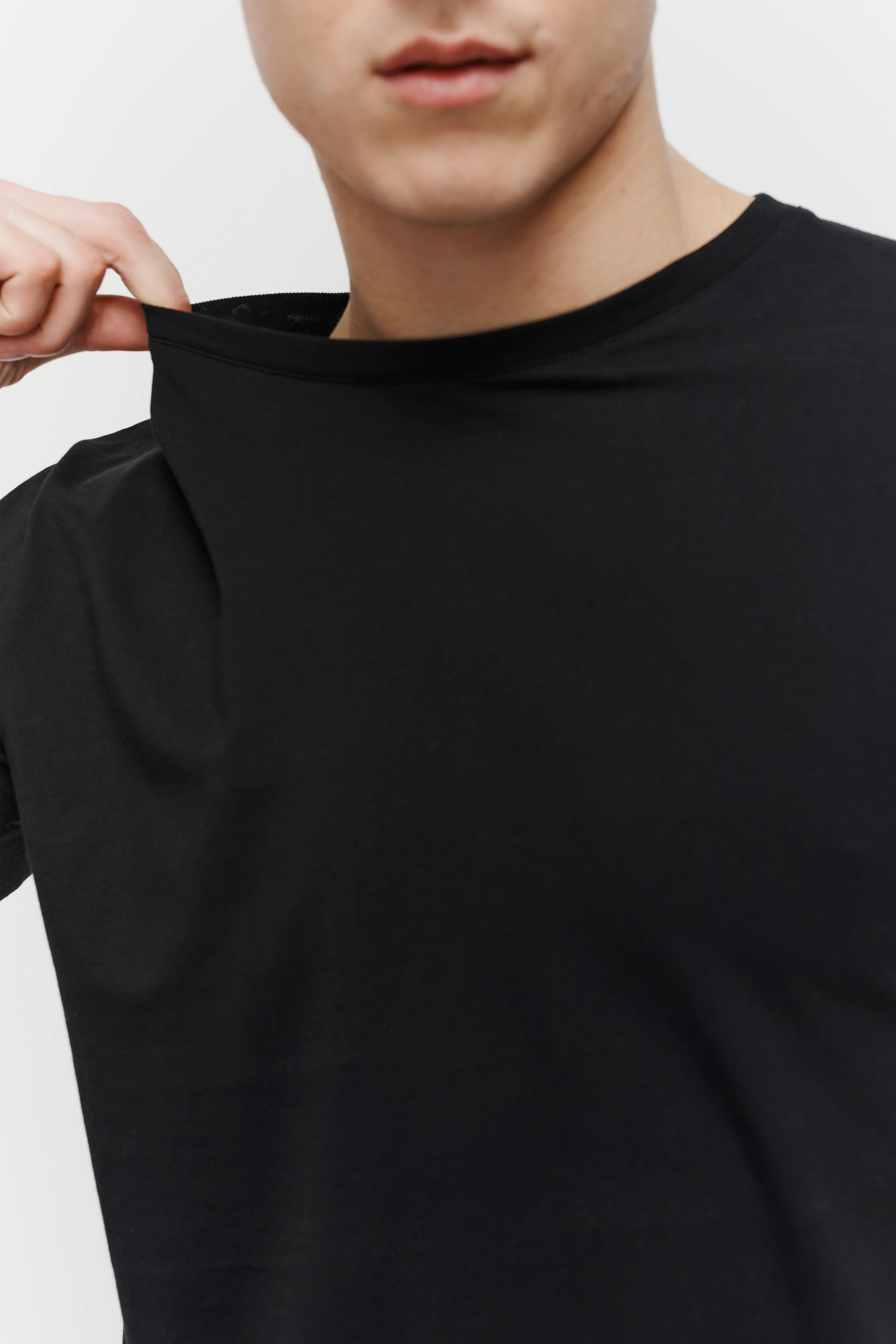 The Perfect T-Shirt - Black - Image 5