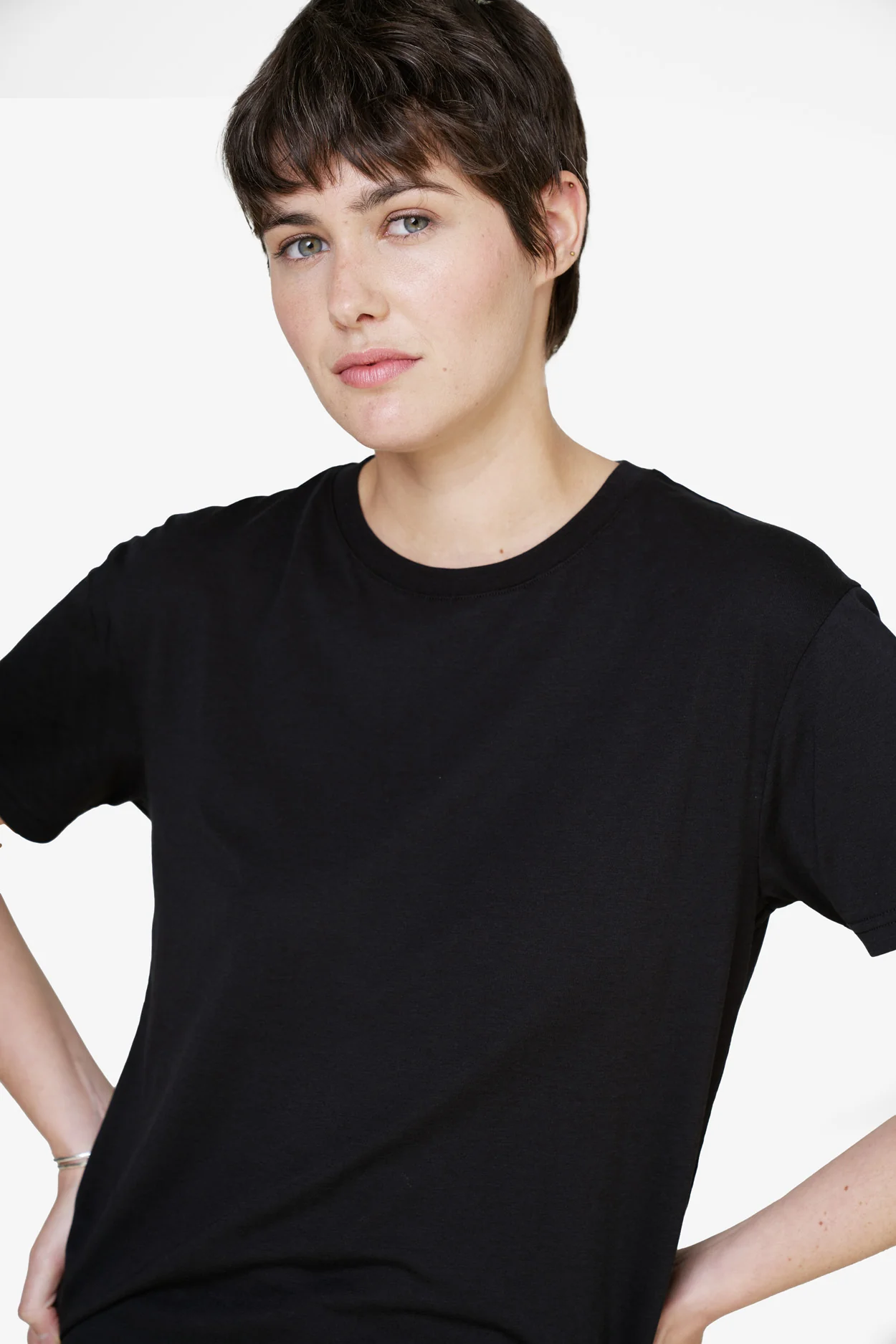 The Unisex Lightweight T-Shirt - Black - Image 4