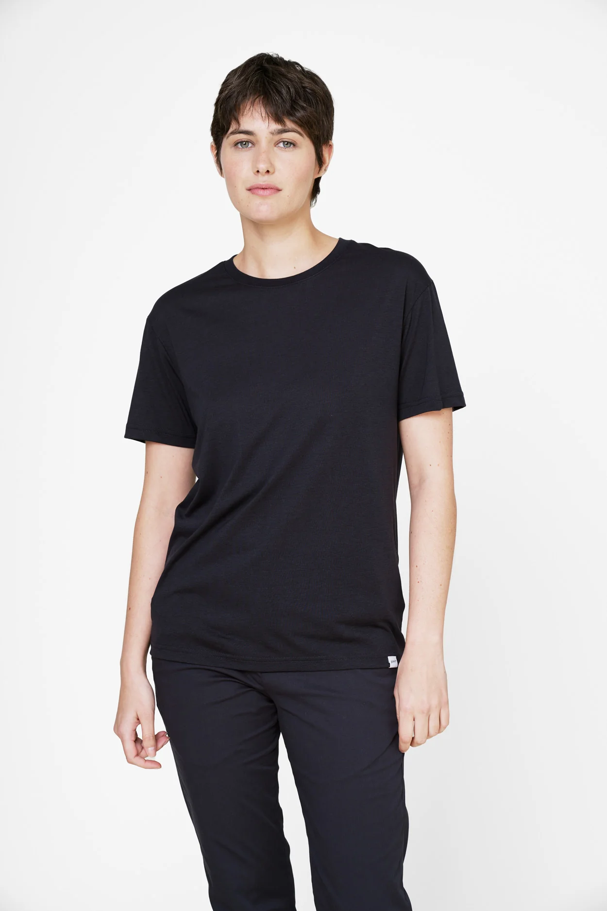 The Unisex Lightweight T-Shirt - Dark Navy - Image 3