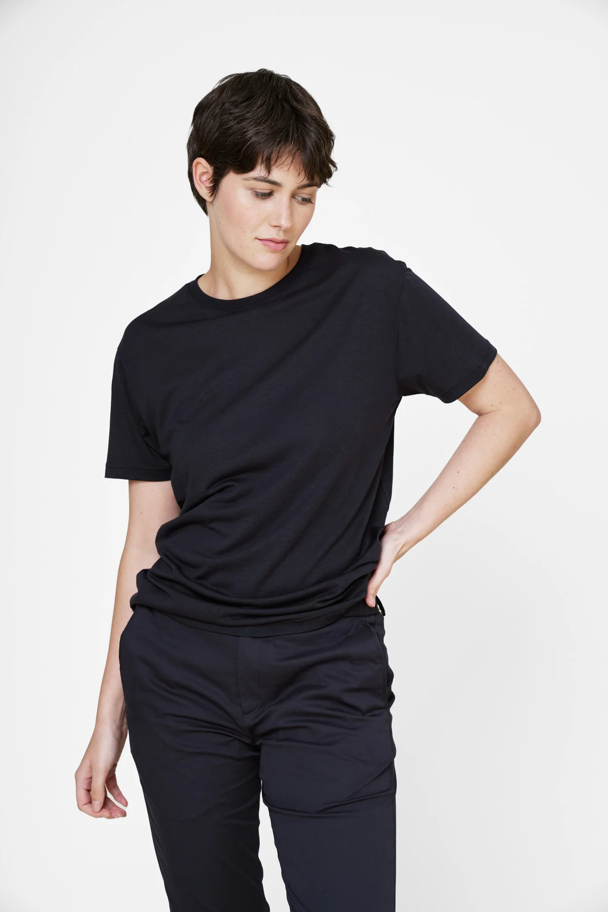 The Unisex Lightweight T-Shirt - Dark Navy - Image 5