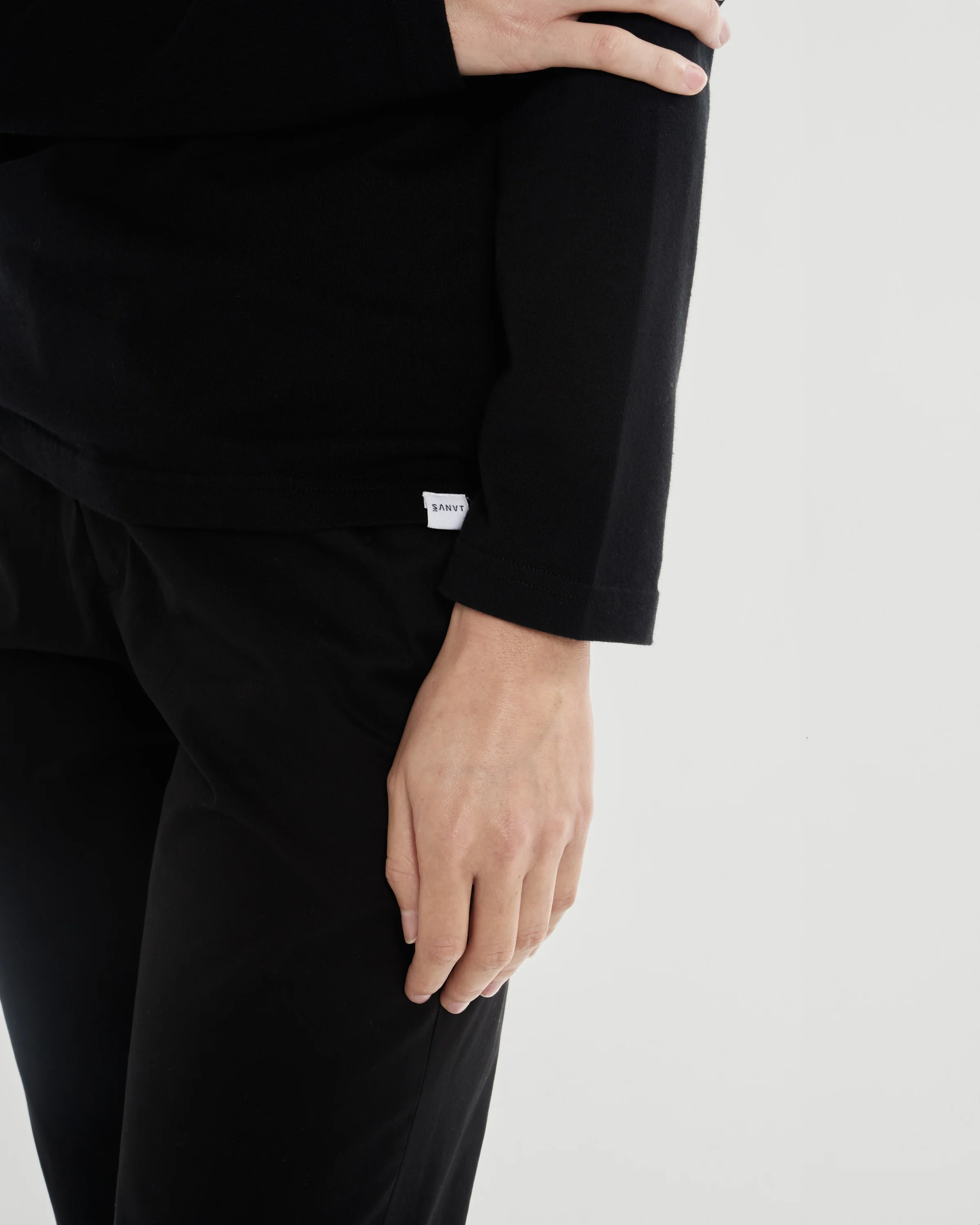 The Unisex Longsleeve T-Shirt - Black - Image 5